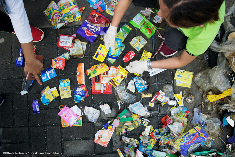 Teachers and students from Tinajeros National High School, Malabon conduct a Brand Audit in the International Coastal Cleanup Day, Manila Bay, Philippines.